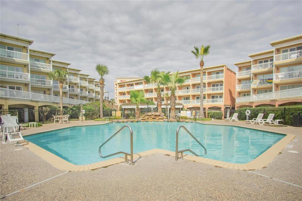 Beach Escape - Top Floor Ocean Views - Heated Pool - Seawall Blvd Галвестон Экстерьер фото